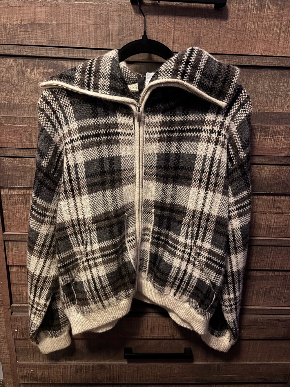 H&M Women's Black & White Plaid Zip Front Cardigan